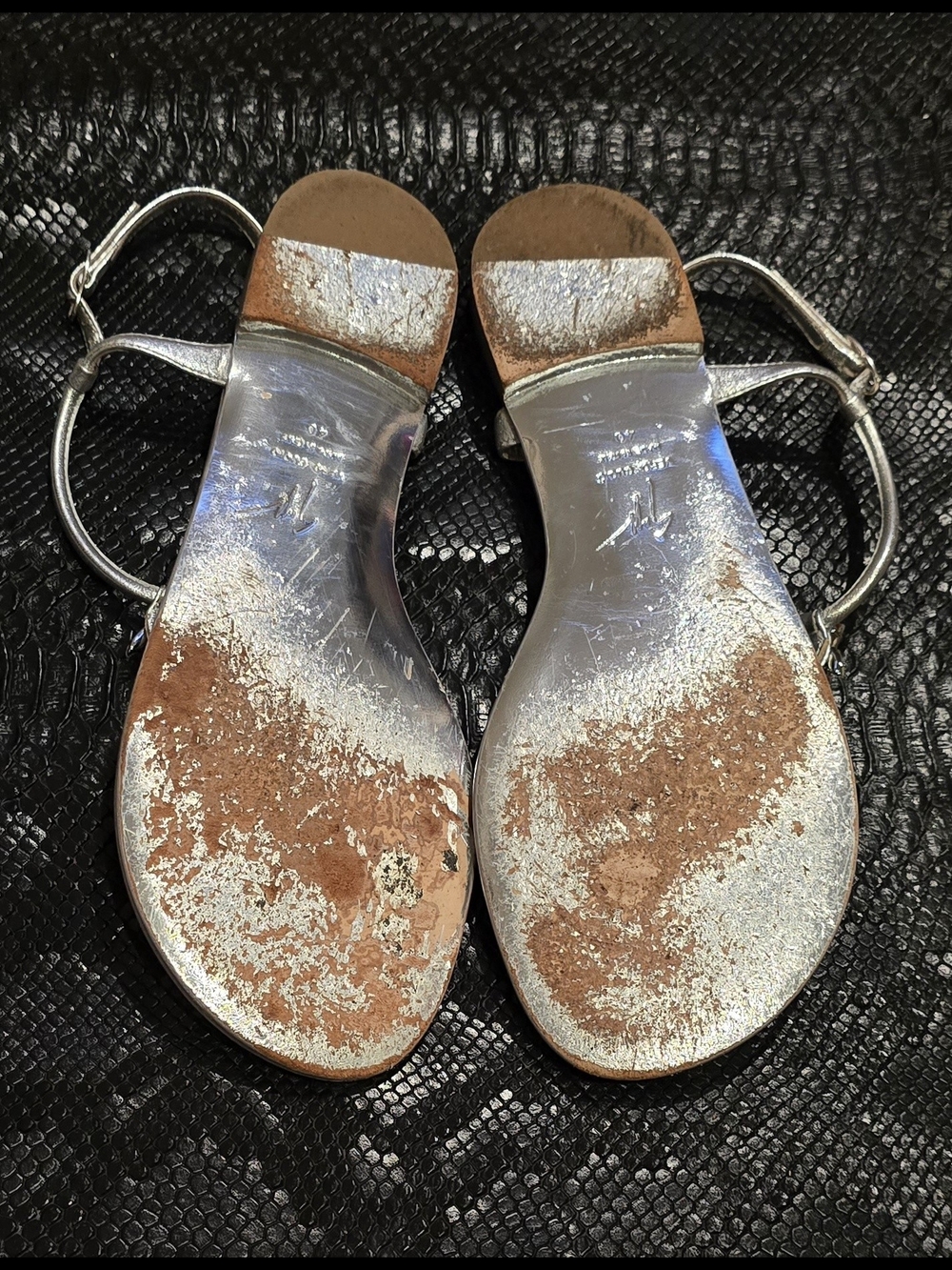 Giuseppe Zanotti Silver Metallic T-Strap Sandals - Picture 10 of 14